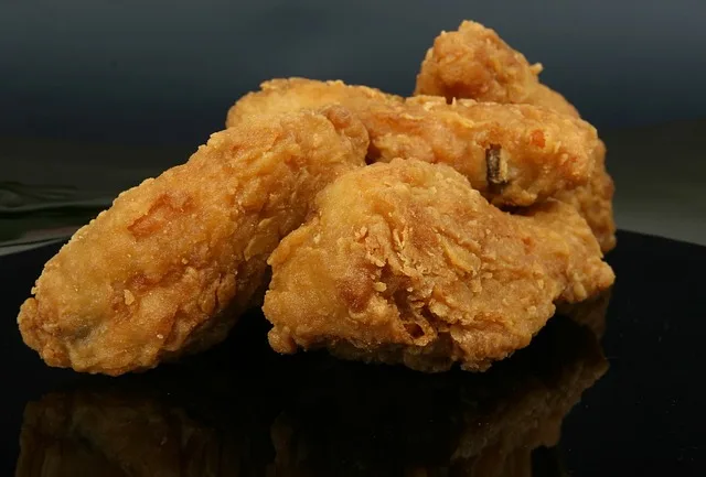 Crispy fried chicken drumsticks